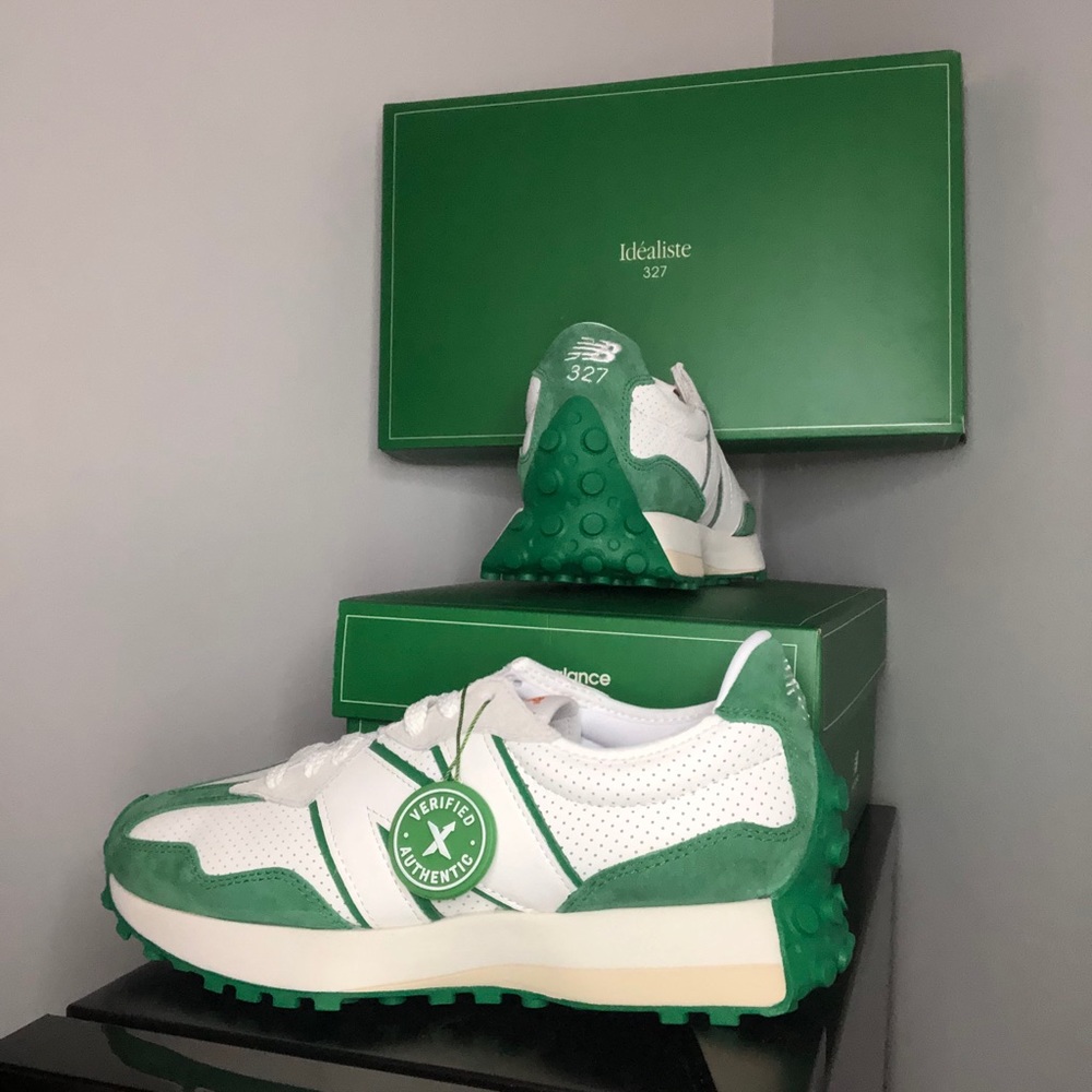New Balance 327 Sneakers